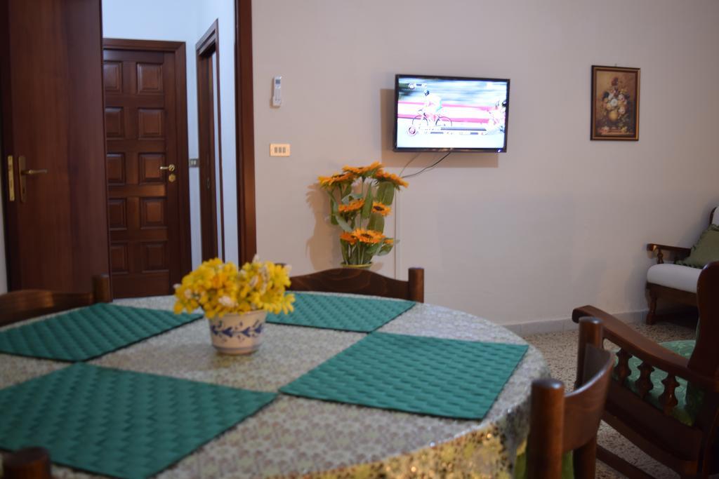 Appartement Casa Luigi Sergio - Affitto Breve à Santo Stefano di Camastra Chambre photo