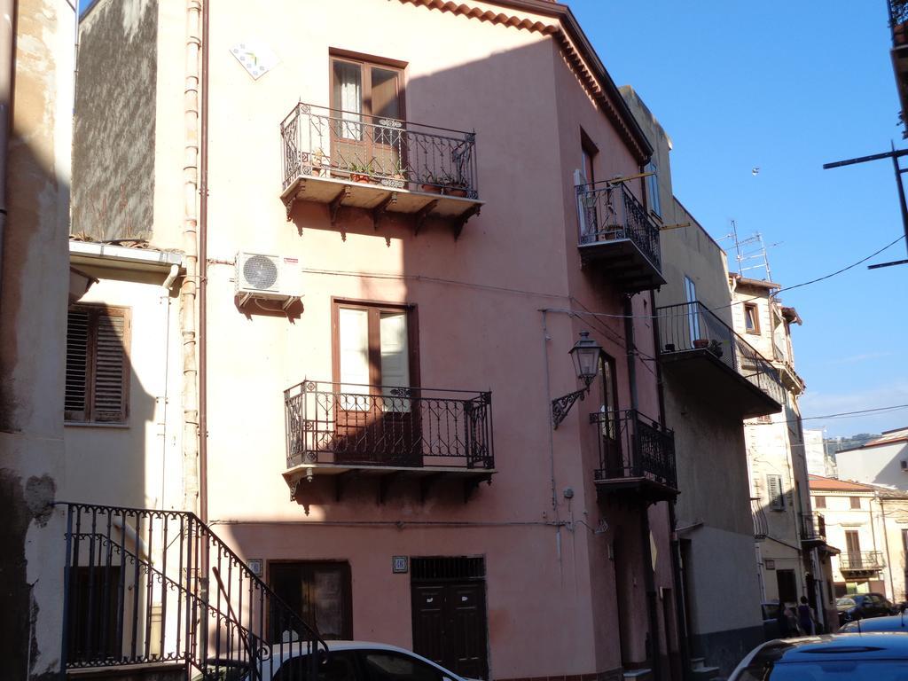 Appartement Casa Luigi Sergio - Affitto Breve à Santo Stefano di Camastra Chambre photo